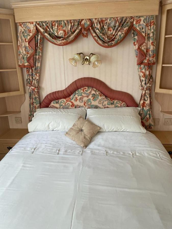 The Lambourne 71